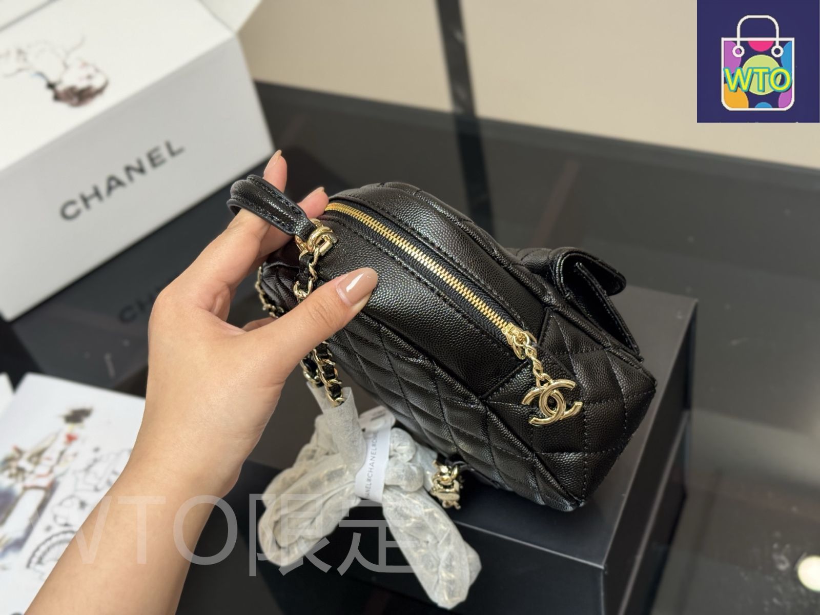 持ち運びも楽々【CHANEL】ミニ ポーチ ハンドバッグ 210.jpg