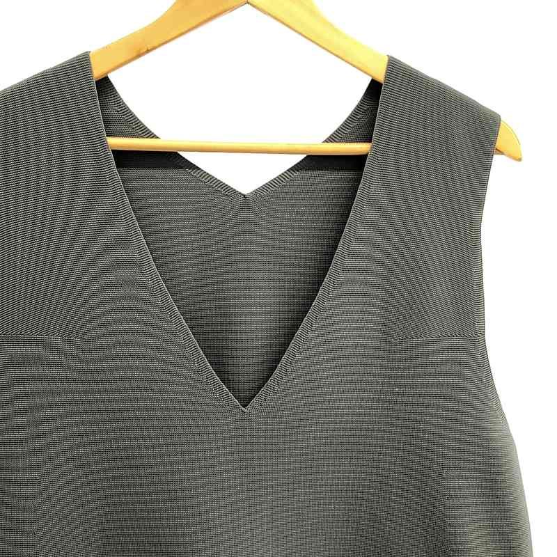 me ISSEY MIYAKE イッセイミヤケ Vネックノースリーブワンピース