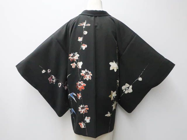 一輝堂】【着物】黒羽織 刺繍 枝花文 羽織り紐付き 身丈約78.5cm