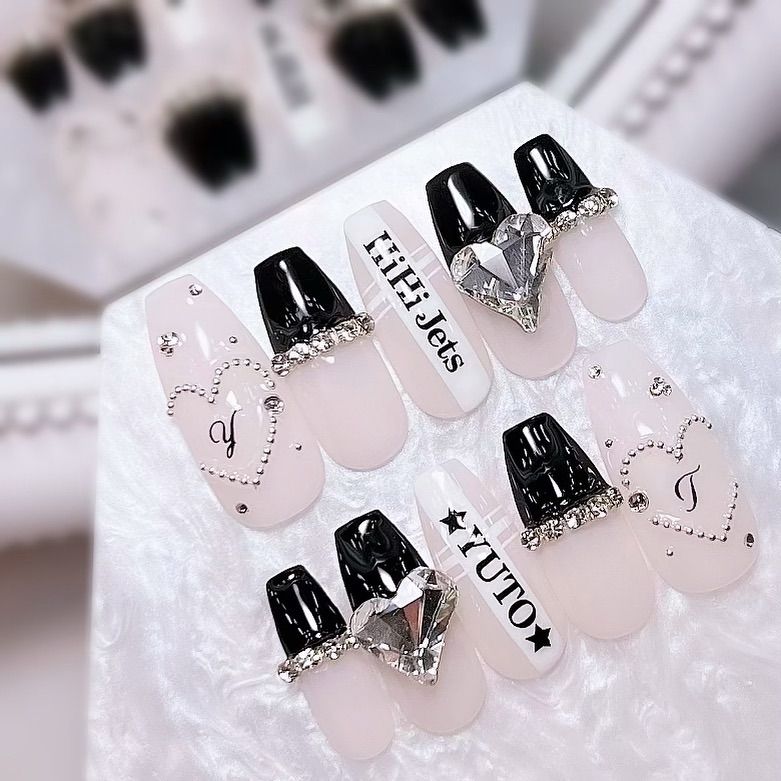 ネイルチップ 量産型 シンプル 黒ネイル ちゅるんネイル オタクネイル