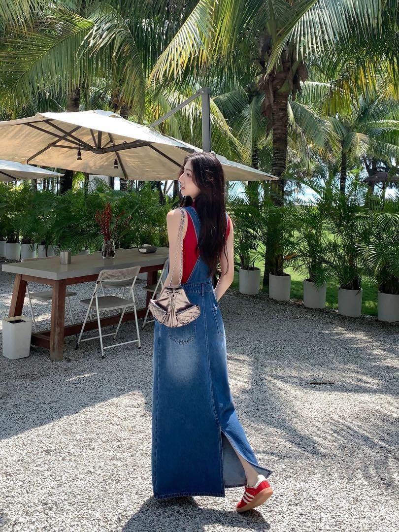 デニムオーバーオールワンピ 春のリゾート女子会用ドレス