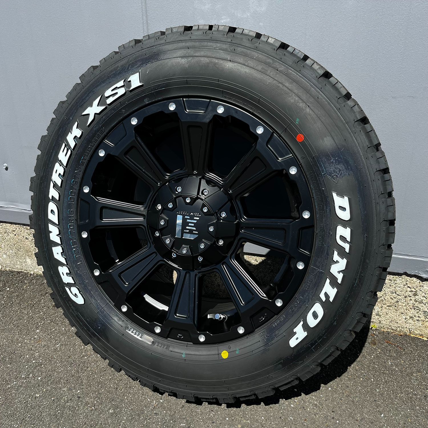 デリカD5 DUNLOP スタッドレスタイヤ 215/70R16 ホイールセット
