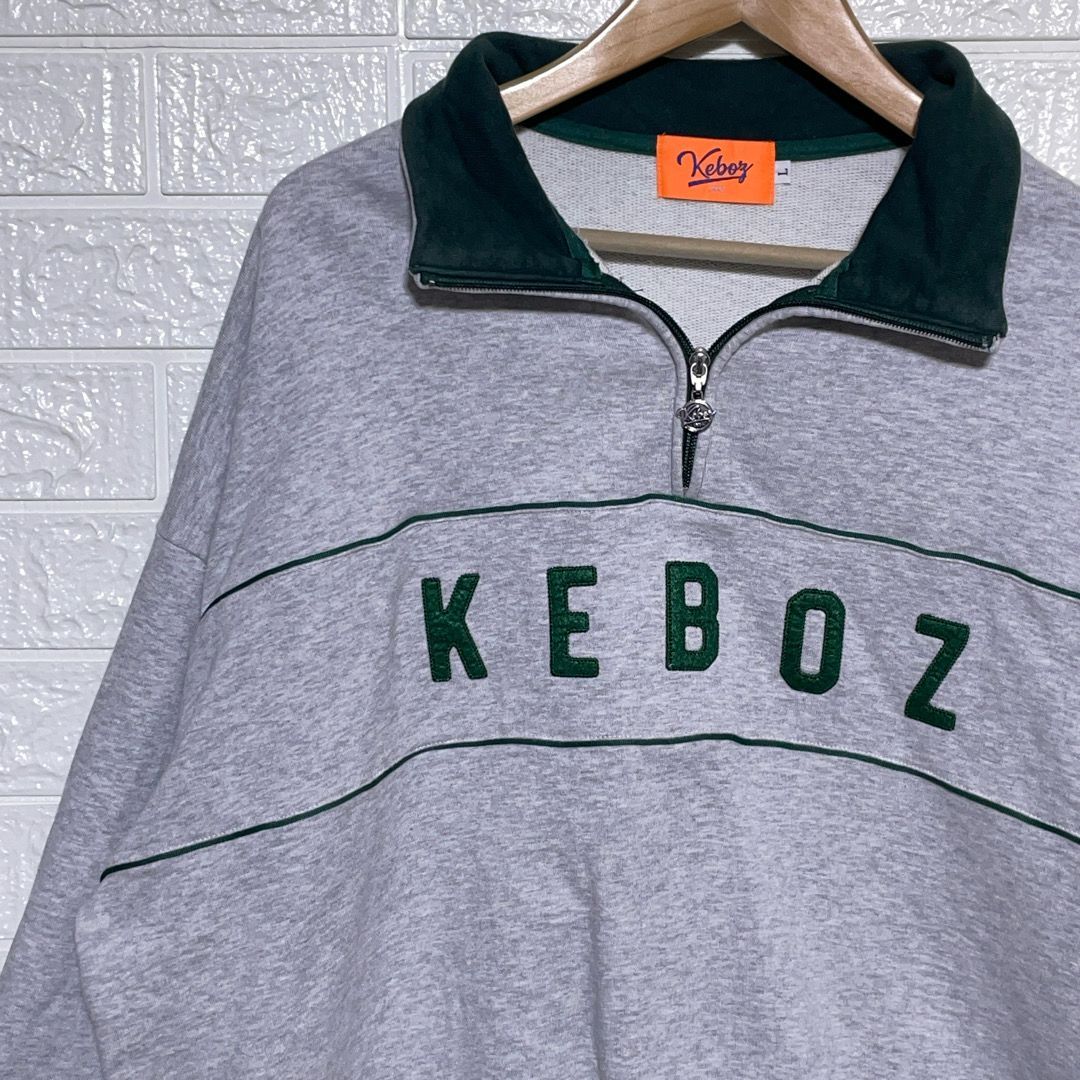 【良品 コムドット ゆうた着用 M】ケボズ 刺繍ロゴ ハーフジップ スウェット 良品 Mケボズ keboz 刺繍 リピートロゴ ハーフジップ スウェット