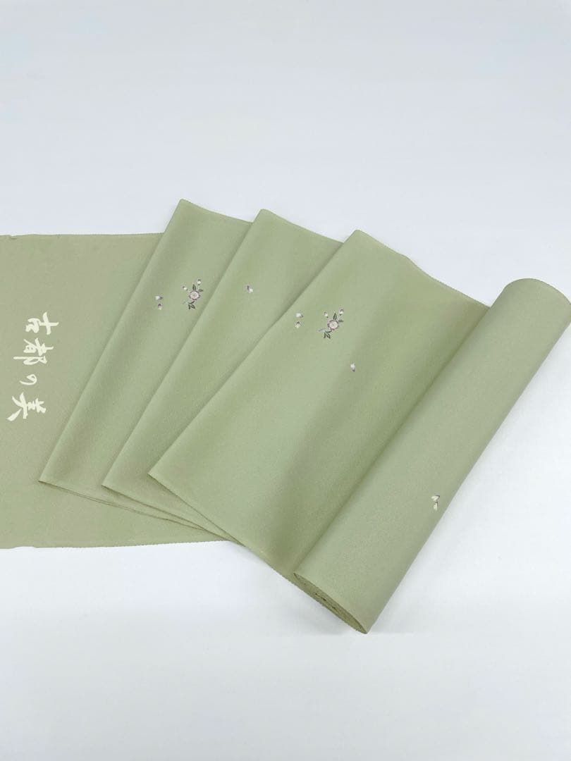 小紋 飛び柄 桜 裏葉柳色 正絹 反物 T7871 小紋 飛び柄 桜 裏葉柳色 正絹 反物 - メルカリ