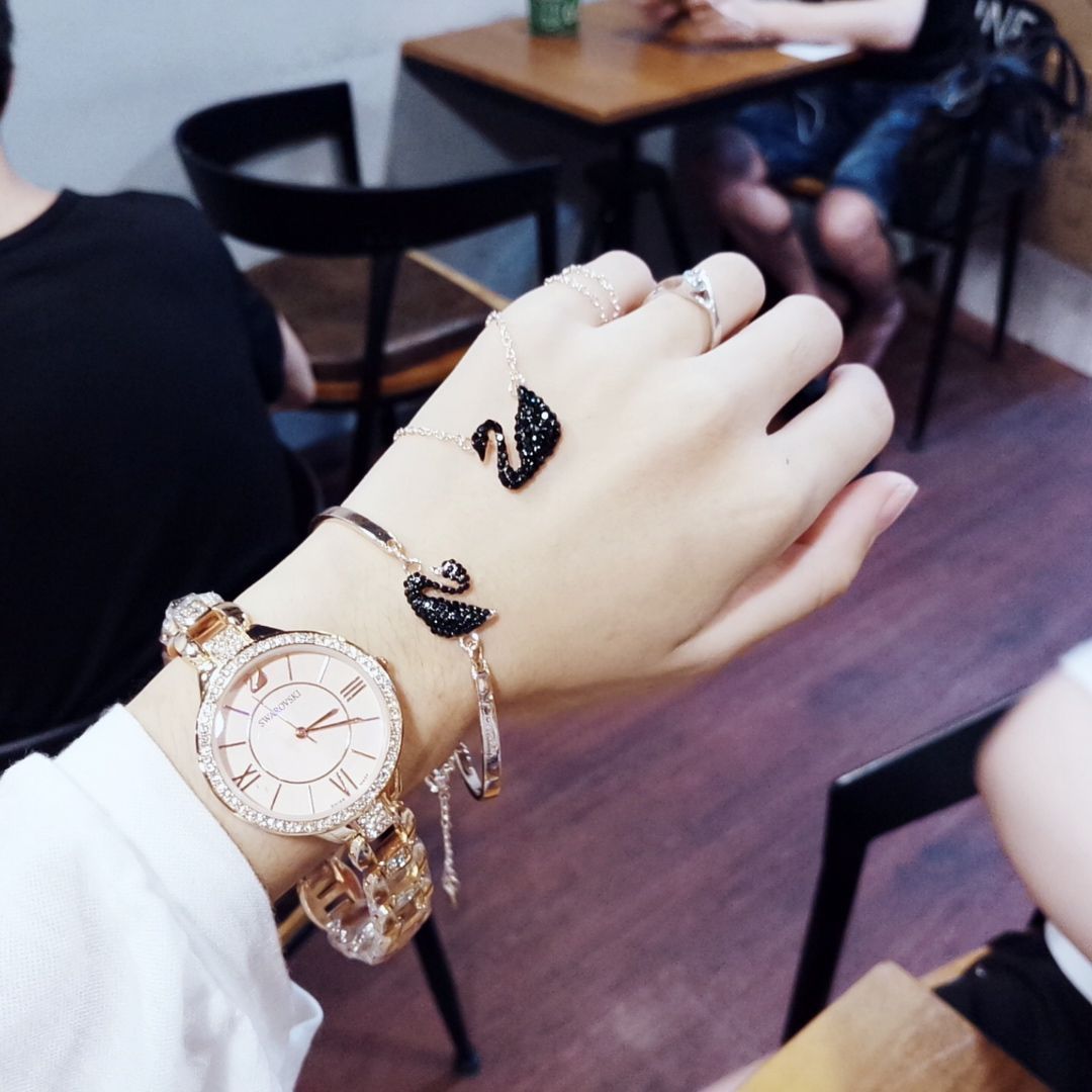SWAROVSKI 腕時計 ネックレスセット 値下げしますた 今日特価】スワロフスキー 三件セット（腕時計＋ブレスレット＋