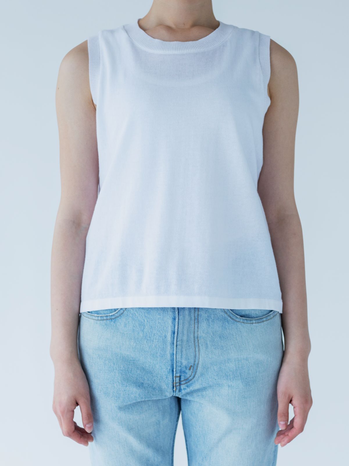 KNIT SLEEVELESS