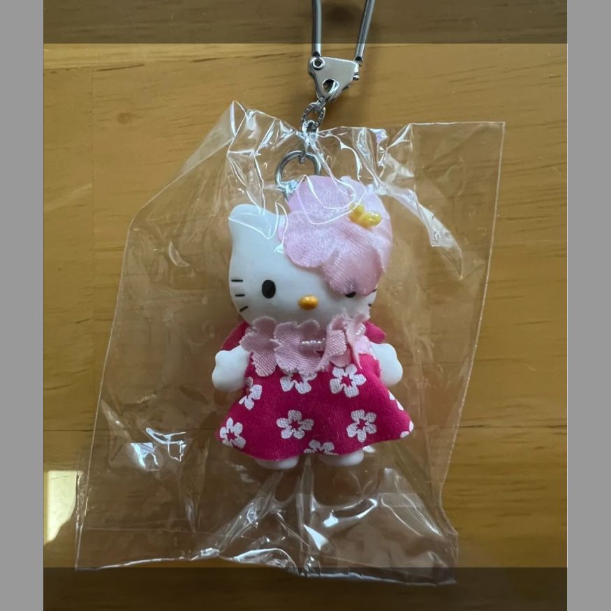 ハローキティコスチュームドールキーホルダー・・・制服