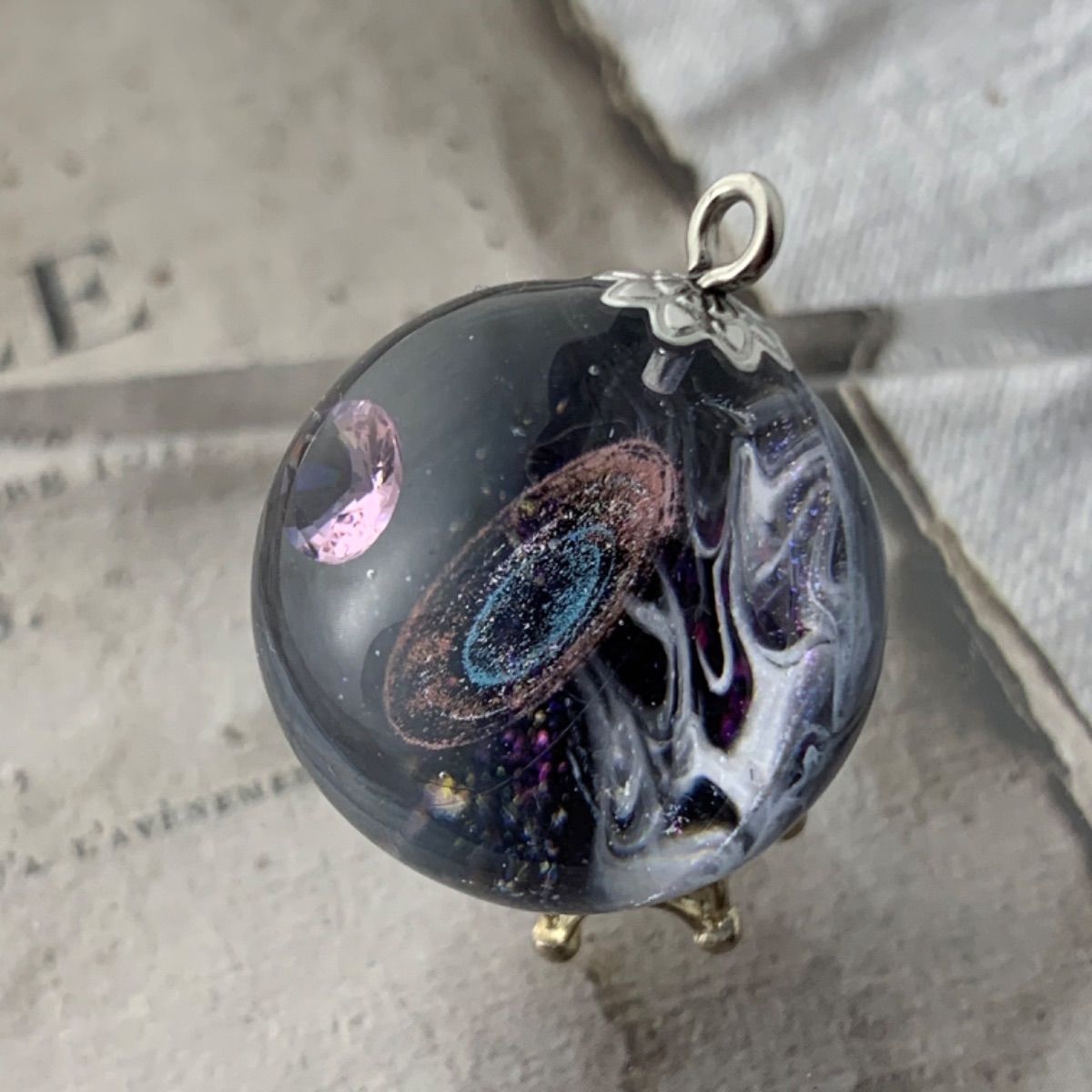 レジン アクセサリー ネックレス 宇宙 球体 ブルーブラック 星雲 