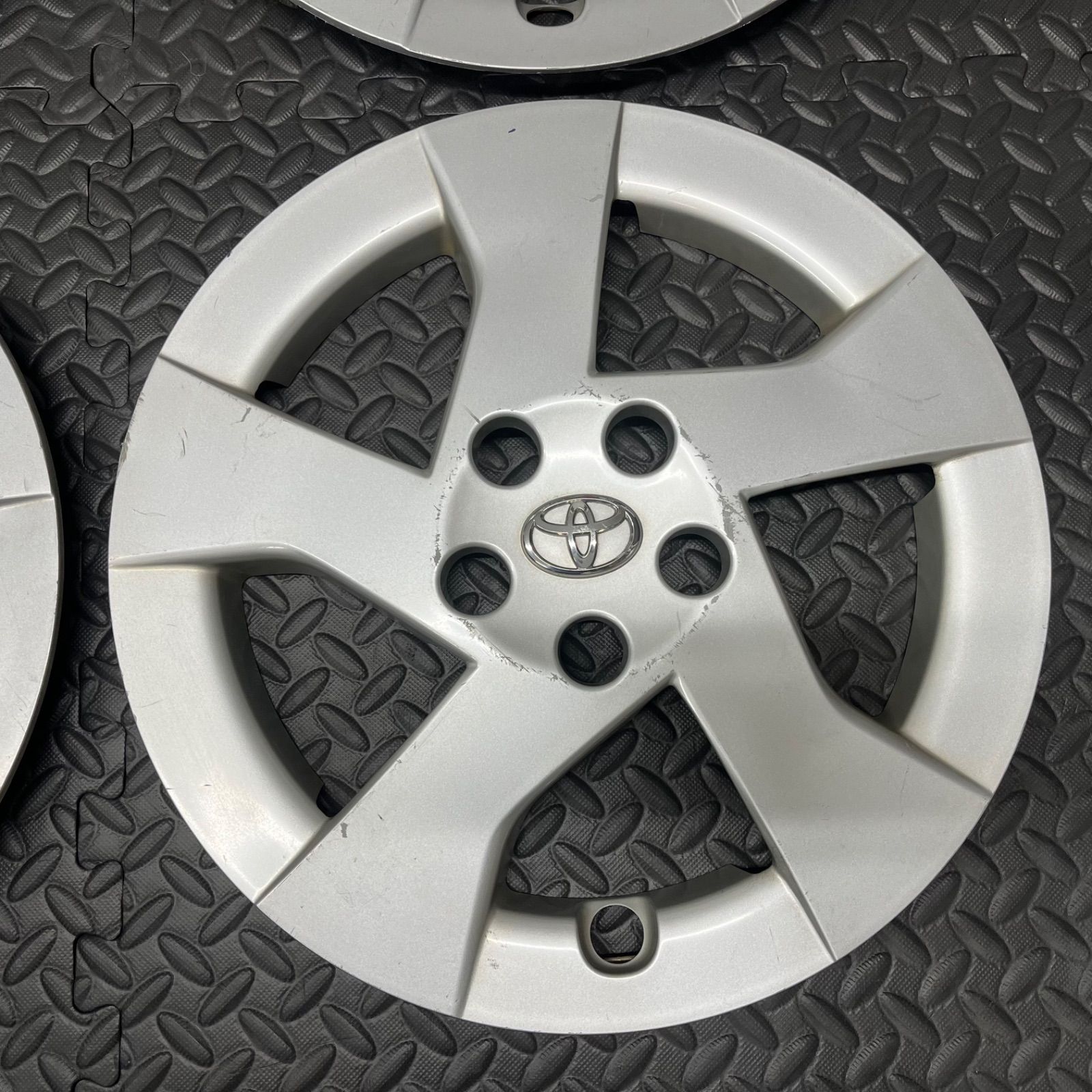 トヨタ プリウス 30系前期 ホイールキャップ 4枚 ホイールカバー 純正