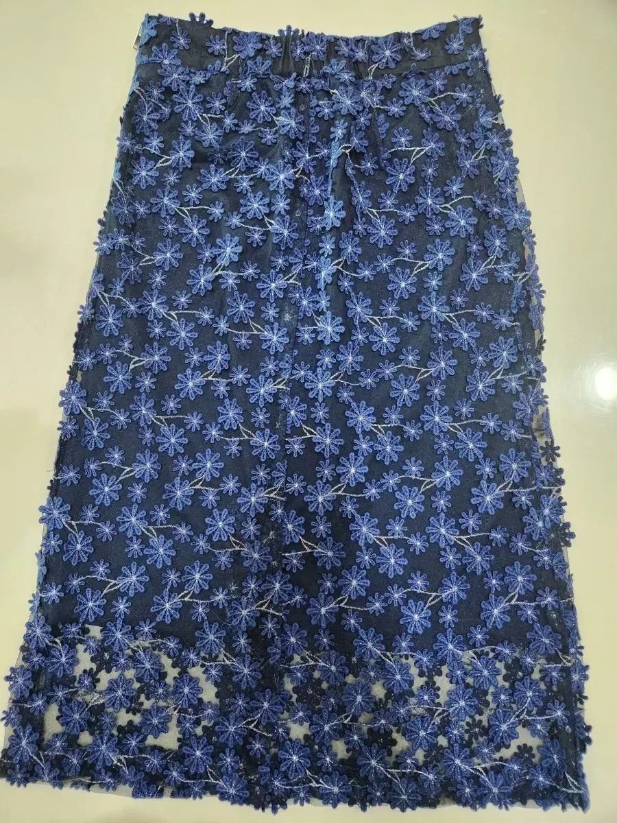 anna sui(アナスイ) ネイビー フラワーレース スカート ミディ丈