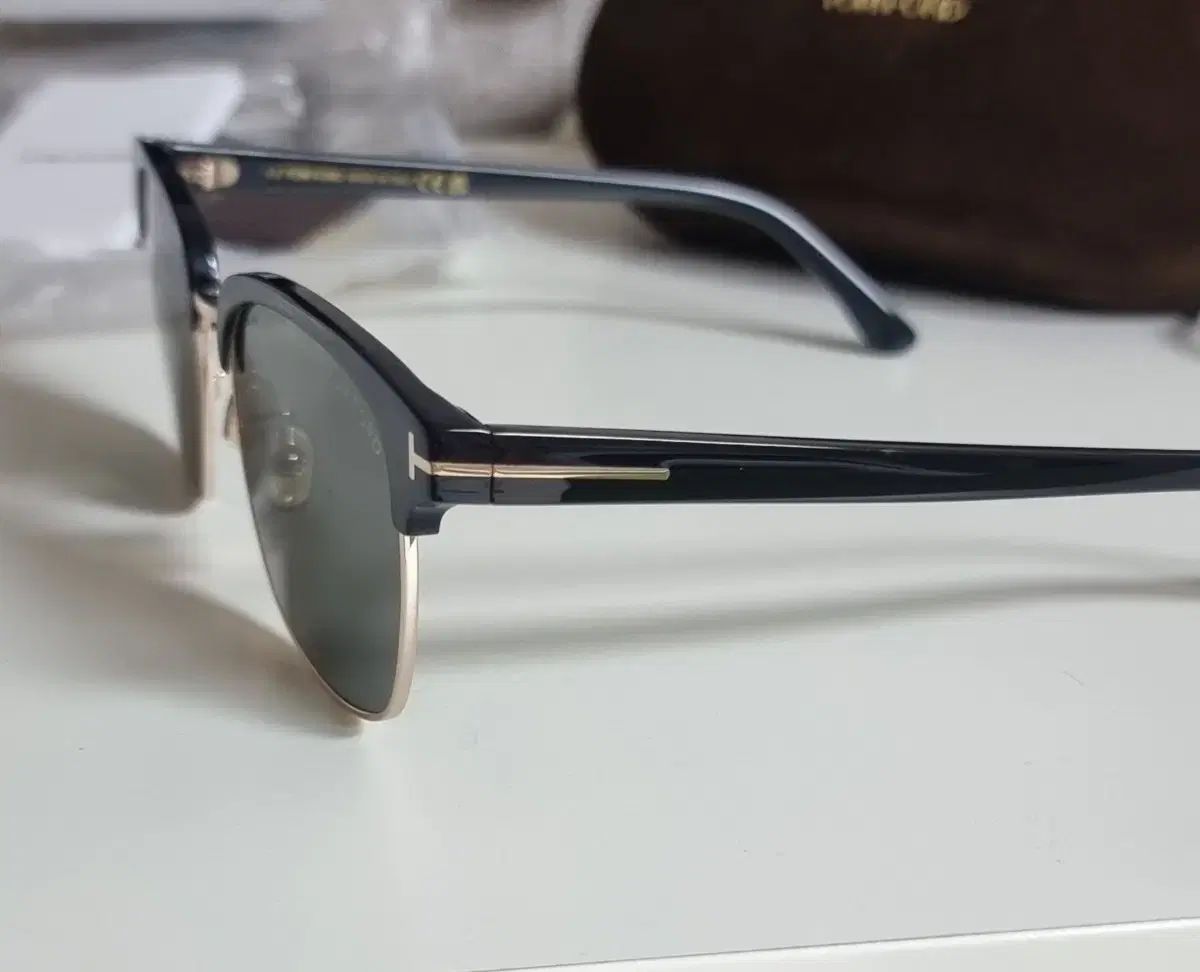 TOM FORD