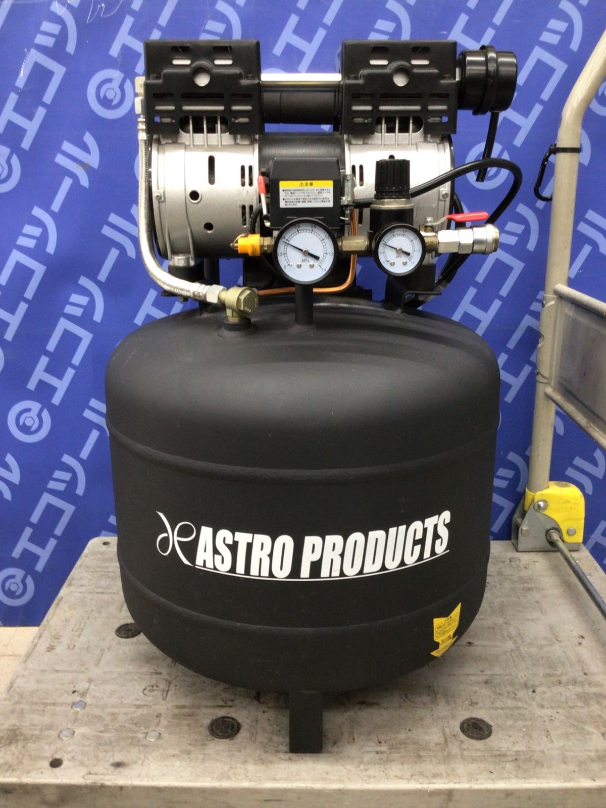 品 ASTRO PRODUCTS 縦型サイレントエアコンプレッサー AP040962 ITX5ENO4OU0C エコツール知立店 M02