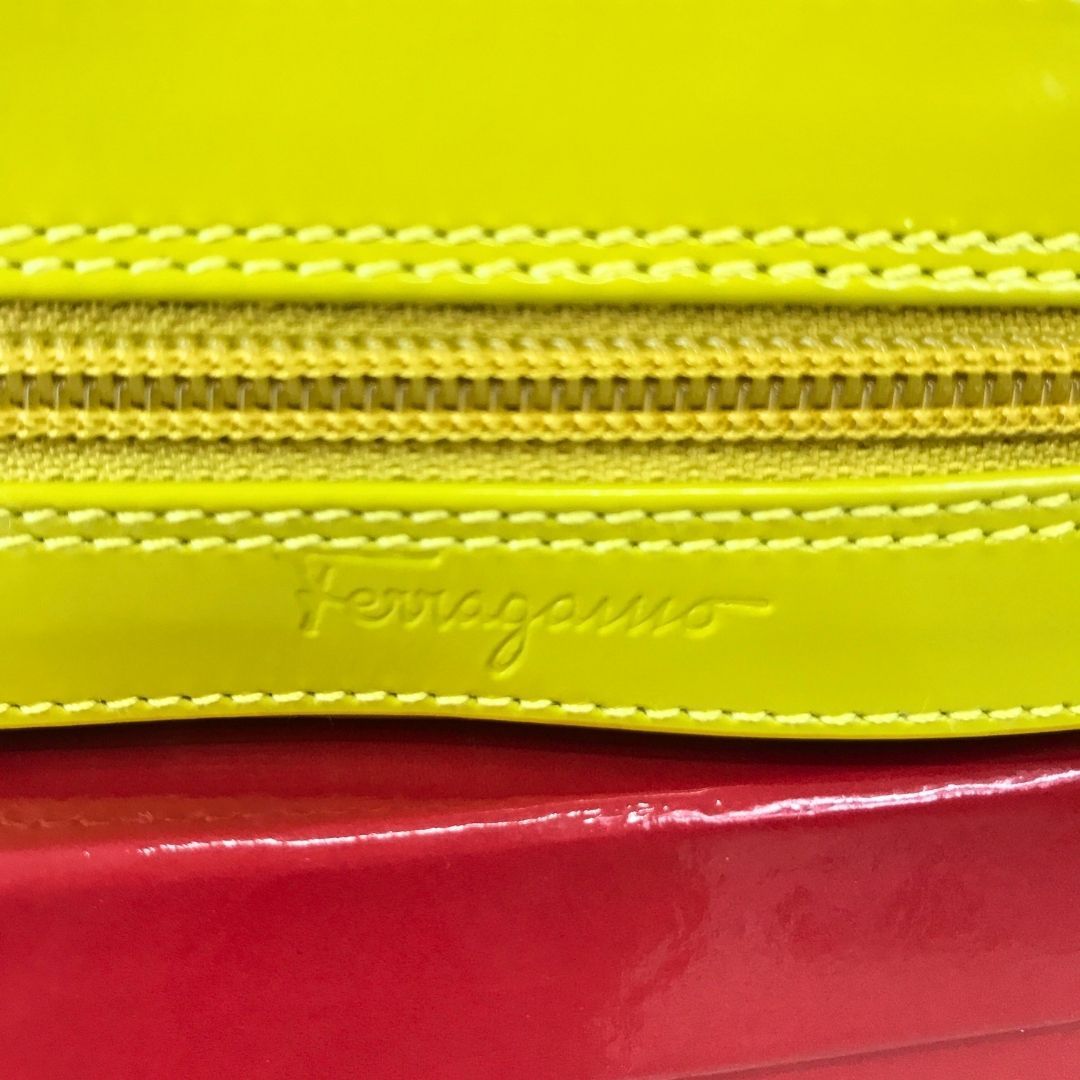 新品未使用】Salvatore Ferragamo サルヴァトーレフェラガモ ポーチ