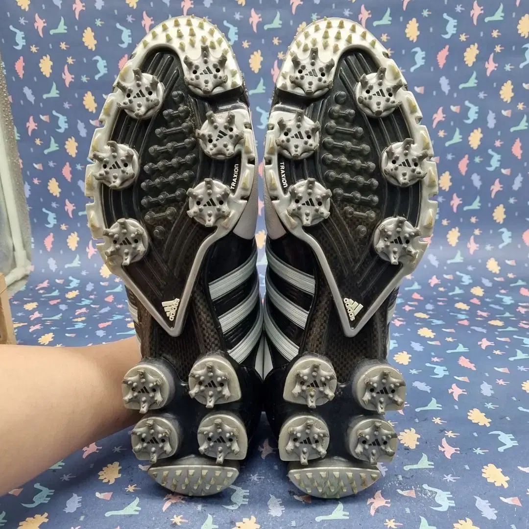 アディダス ツアー360 ツインBOA 23 ゴルフシューズ どちらにするか