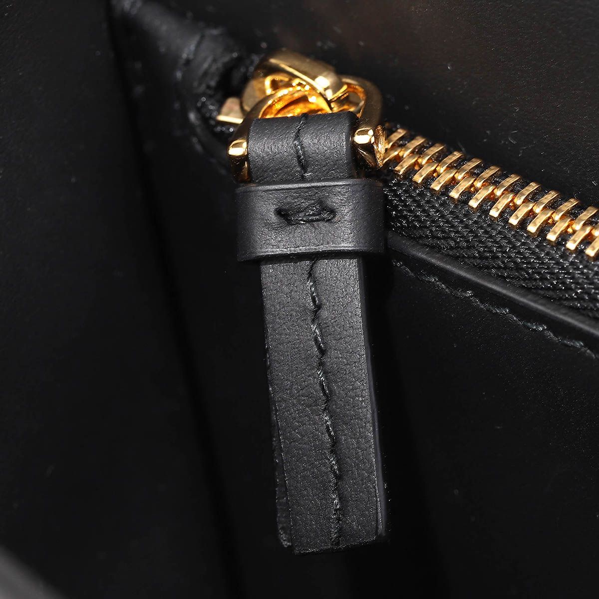 新品 フェラガモ FERRAGAMO ショルダーバッグ ネロ FERRAGAMO - 新品 フェラガモ FERRAGAMO ショルダーバッグ CROSSBODY