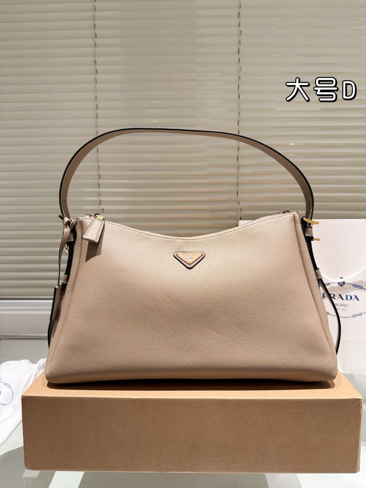 今日特価】Prada プラダ Aimee エイミー ラージバッグ（37x22cm