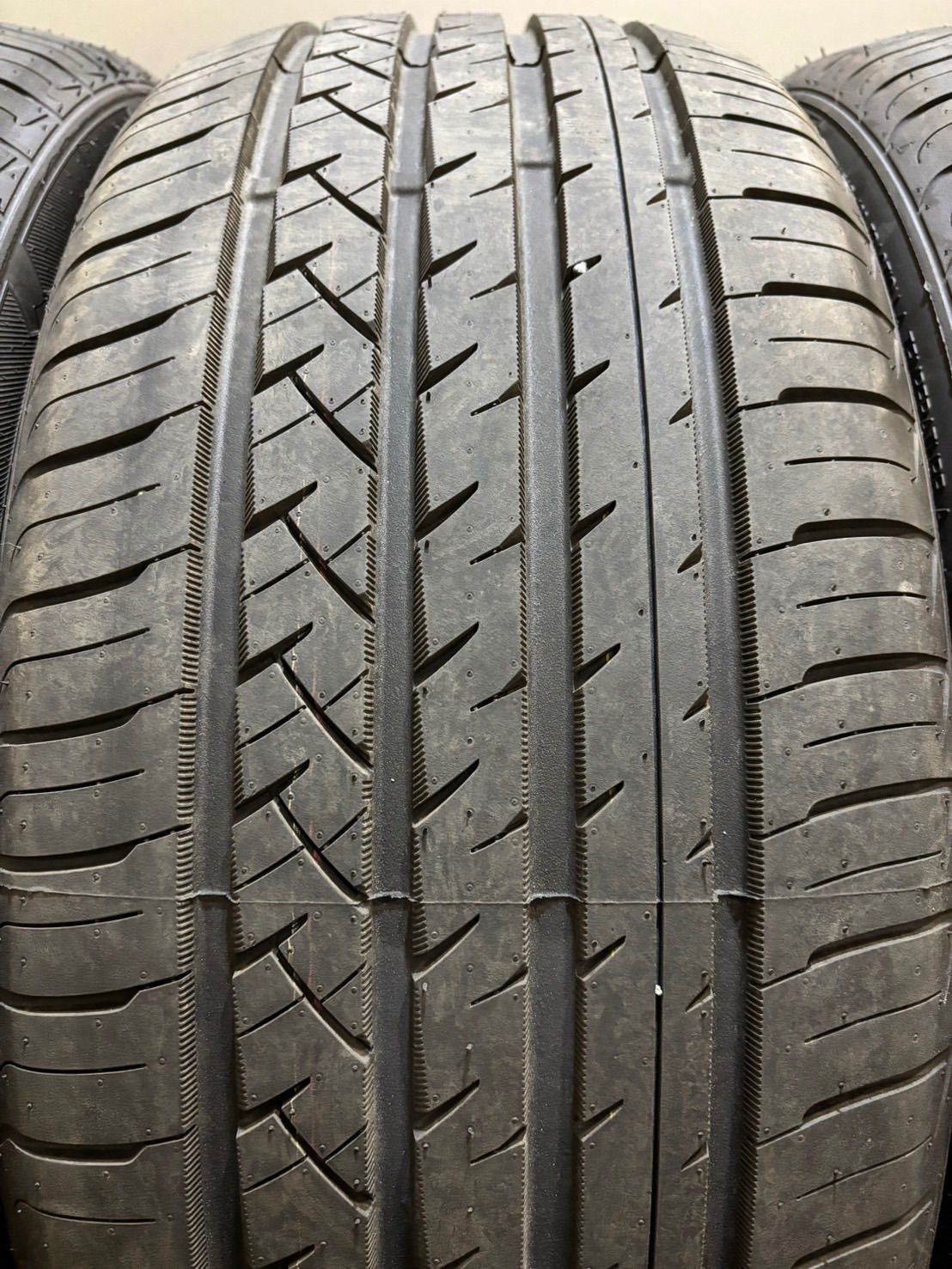 イボ付 245|40ZR20