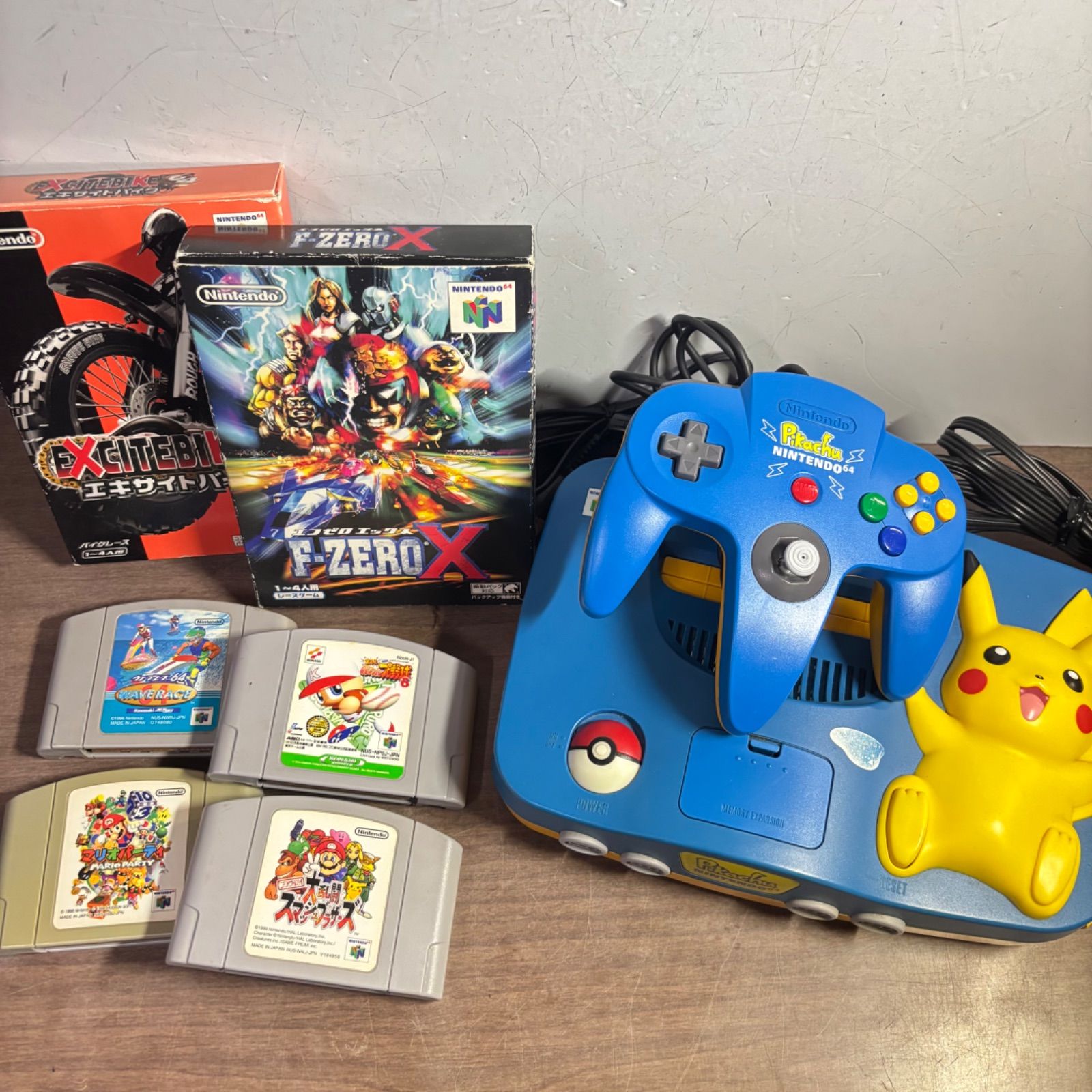 任天堂 ニンテンドー ピカチュウ NINTENDO64 ブルー-イエロー 本体 カセット付き エキサイトバイク エフゼロ エックス き ウェーブレース 64 実況 パワフルプロ野球 6 マリオパーティー ニンテンドウオールスター 大乱闘スマッシュブラザーズ