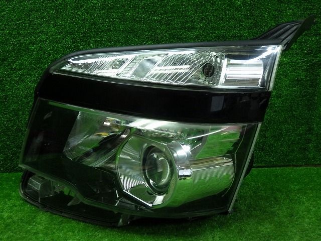 トヨタ ZRR70|75 ヴォクシー 後期 左ヘッドライト HID 28-225 S レベ付き バラスト付き 250603213