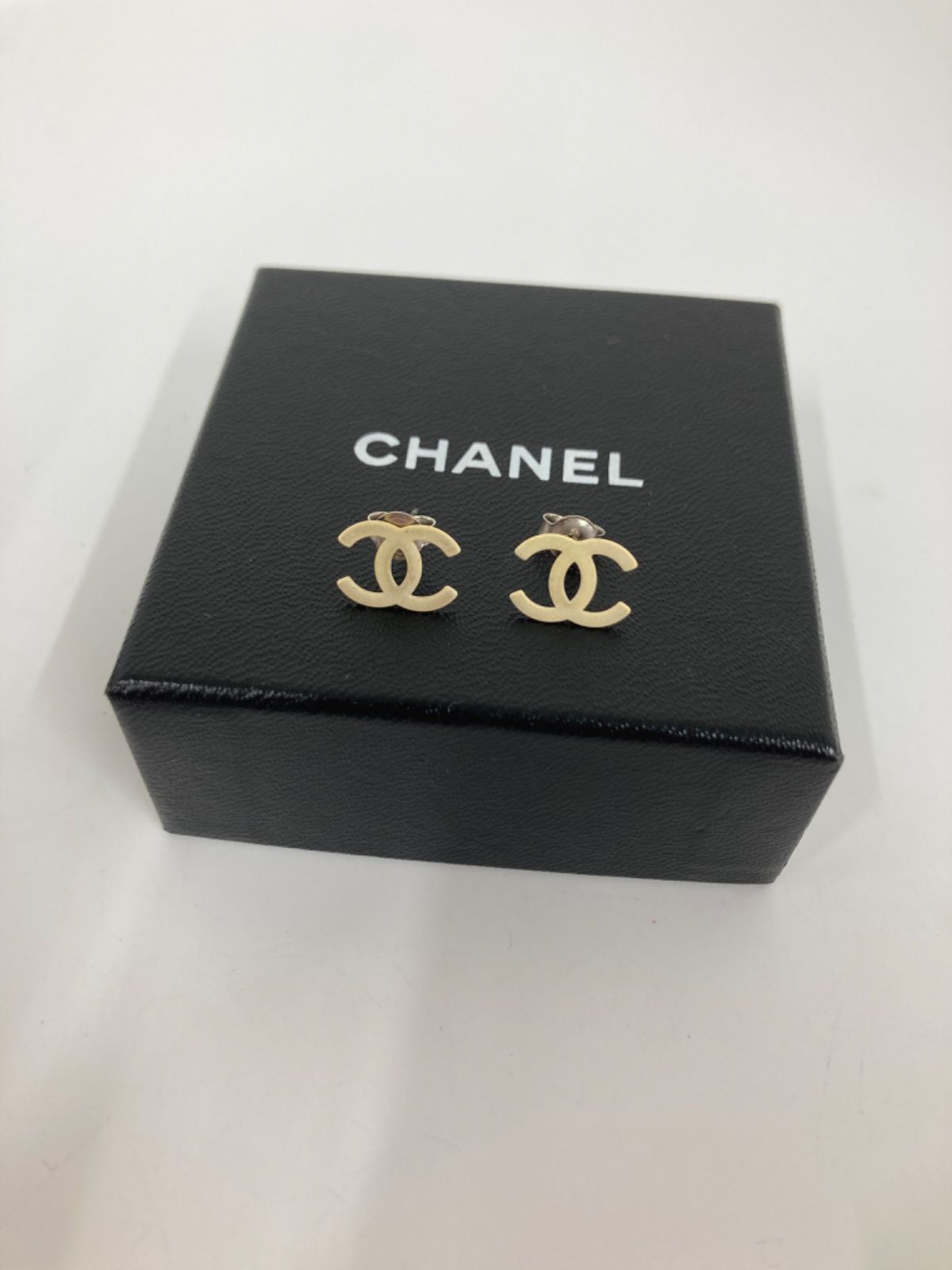 売り切れました。シャネル CHANEL ココマークピアス F21P 箱