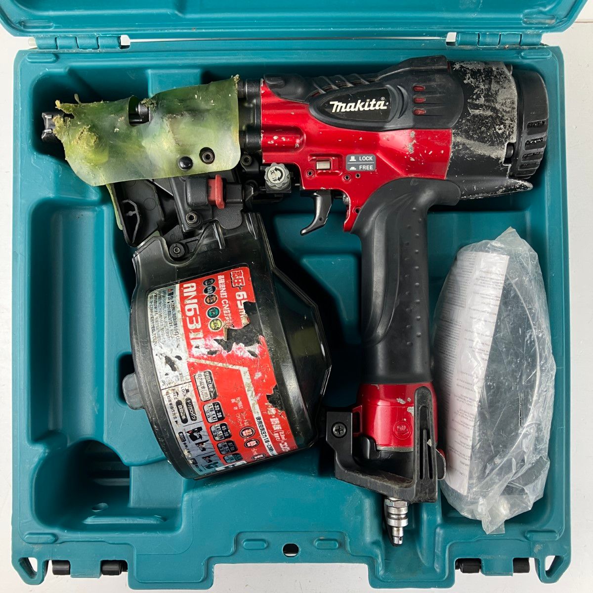 ЗЗMAKITA マキタ 65mm 高圧 エア釘打ち機 ケース付 AN631H レッド