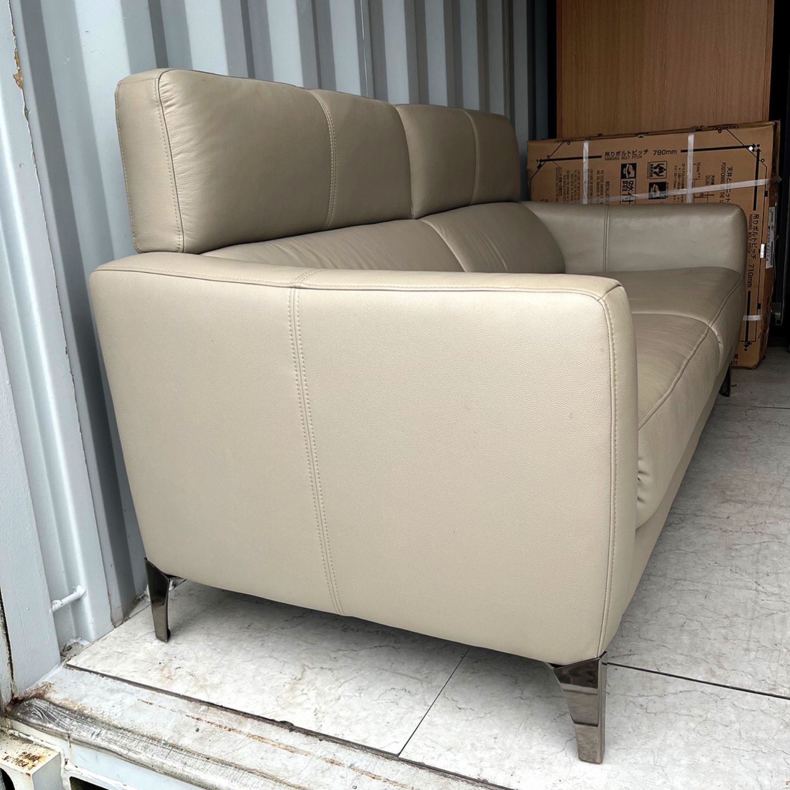 取付無料！IDC大塚家具 クレフ 本革サンド色 北欧モダン風3Pソファ✨