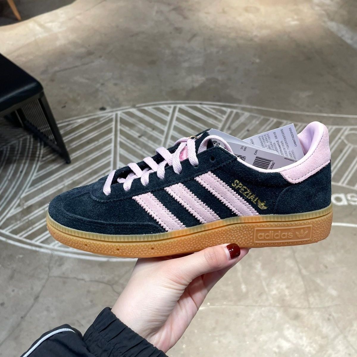 新品未使用 アディダス ハンドボール スペツィアル adidas W HANDBALL SPEZIAL コアブラック/クリアピンク/ガム IE5897  男女兼用 - メルカリ