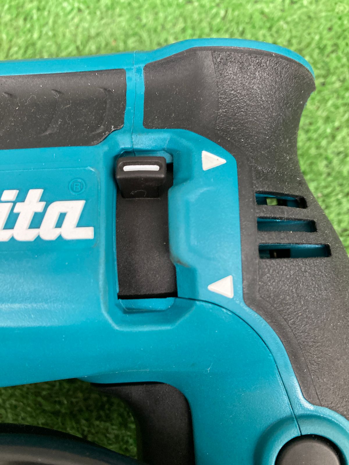 【中古品】【0921】★makita(マキタ) 18㎜ハンマドリル(SDSプラスシャンク) HR1841F　ITFH77AXHM9K