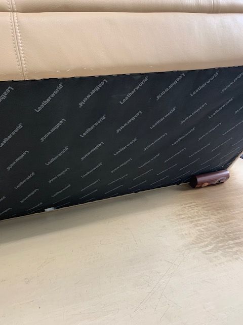 ベージュ