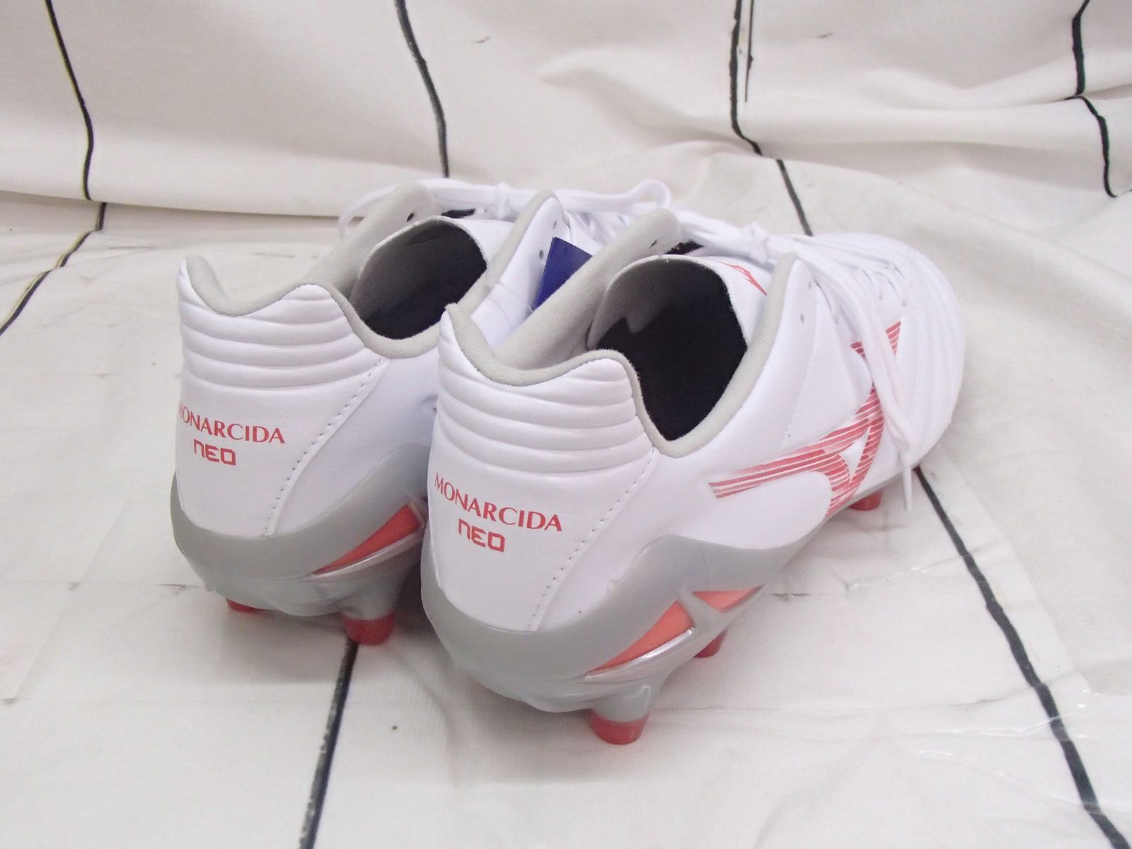 Mizuno Neo サッカーシューズ ホワイト/レッド モナルシーダneo3