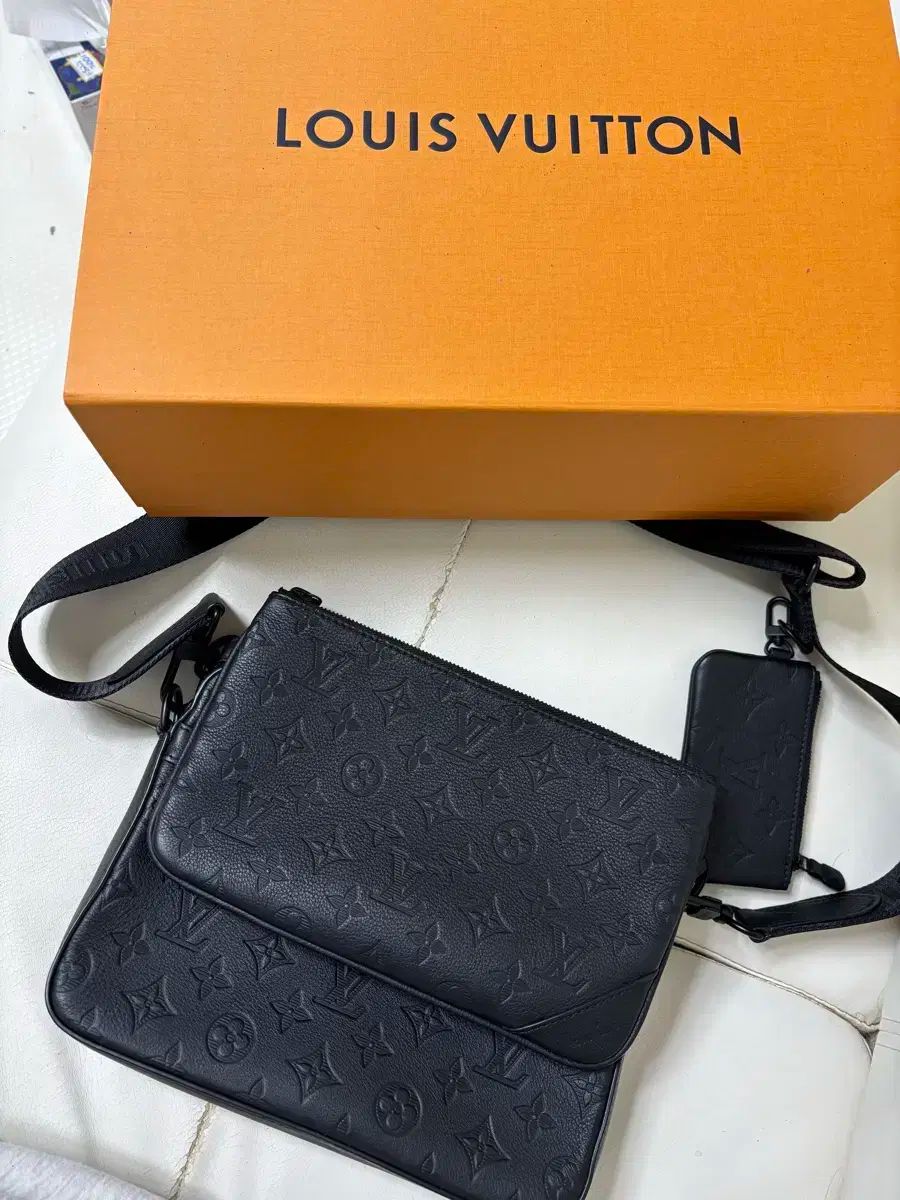 ルイヴィトン トリオンフ メッセンジャー ブラック M46602