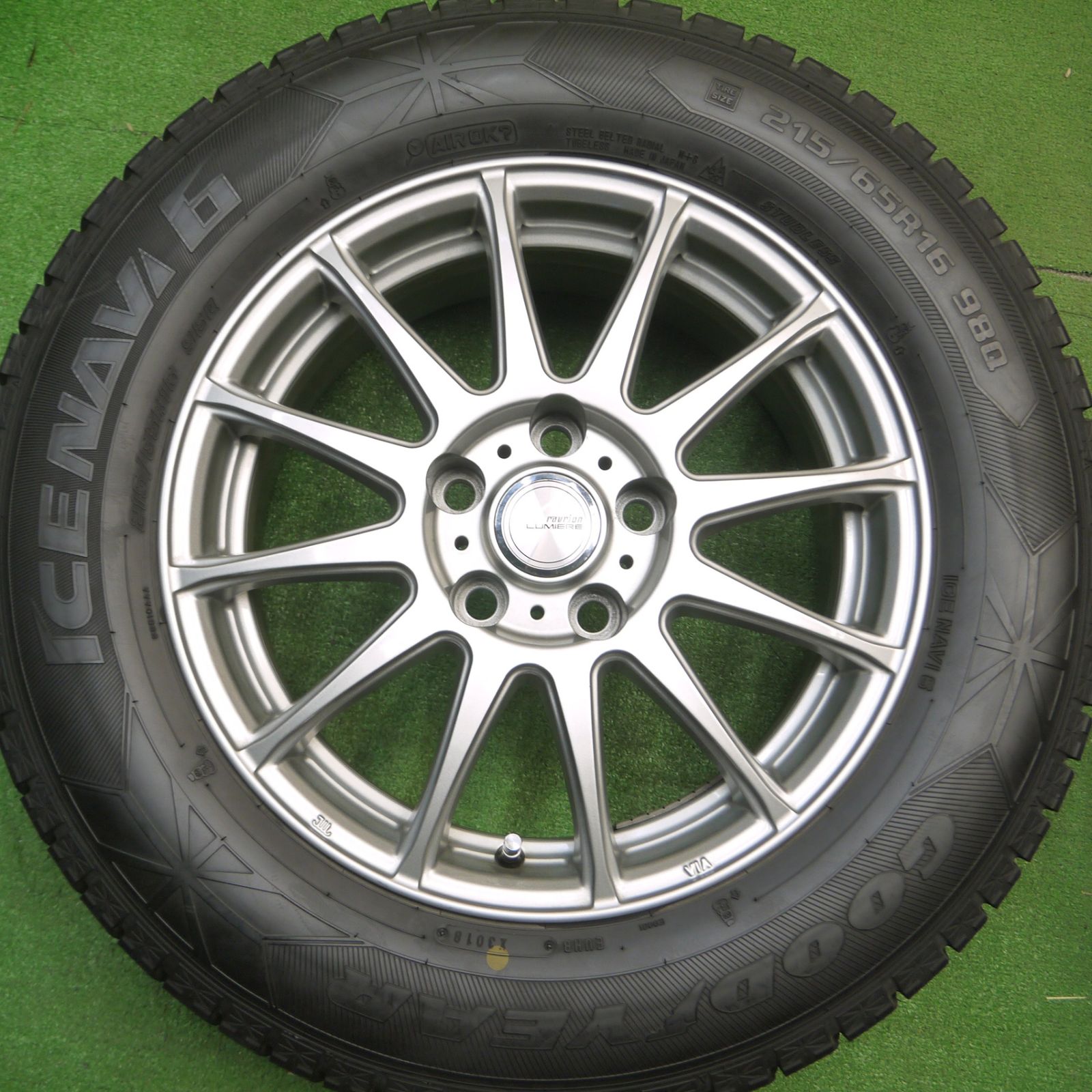 バリ溝！23年！キレイ！9.5分☆スタッドレス 215/55R17