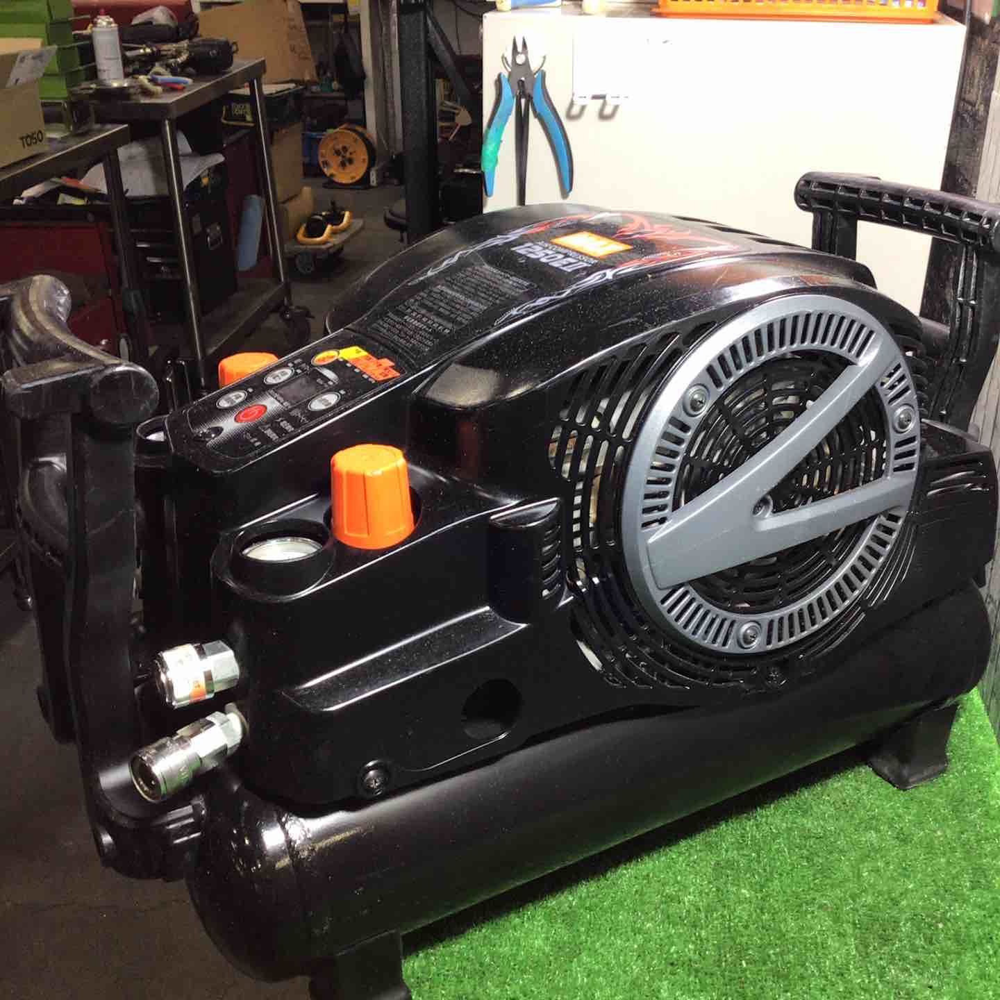Makita - MAXエアーコンプレッサー　AK-HH1250E2 中古 Makita - MAXエアーコンプレッサー AK-HH1250E2 中古 Makita