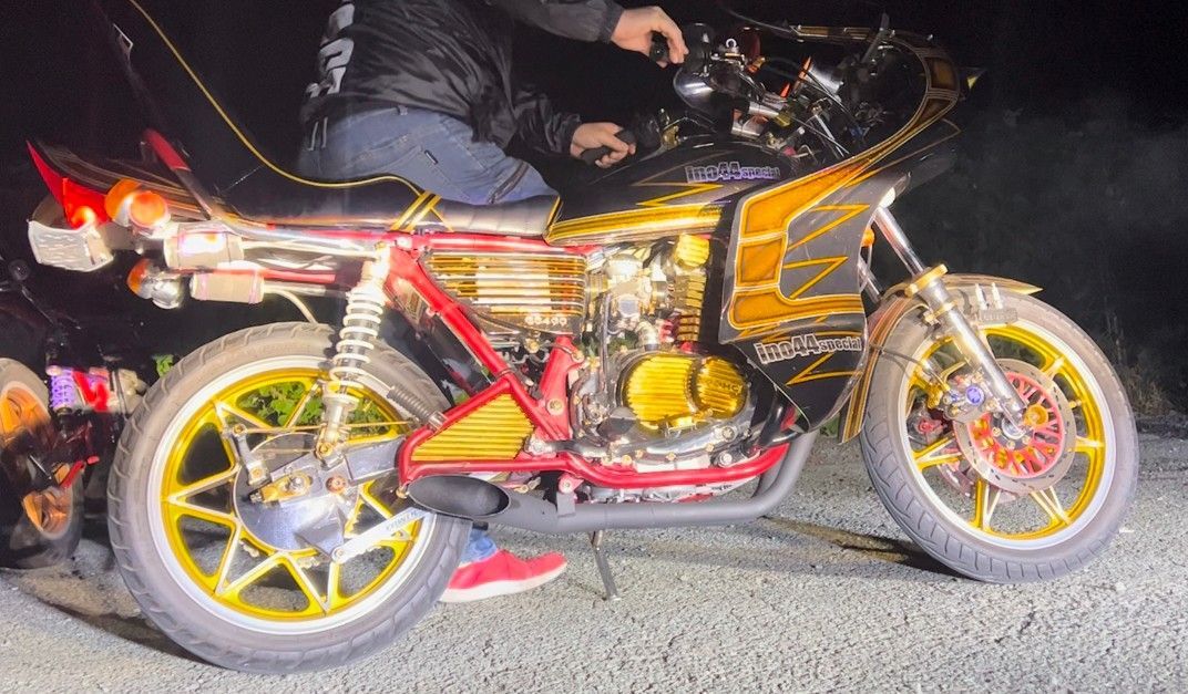 特別な日 REDSTAGE GS400 GSX400E ザリ ゴキ 猪管3 メガサイクロン 外伝 無地 ハス切り 2発 吸込み マフラー イノカン サイレンサーなし レッドステージ