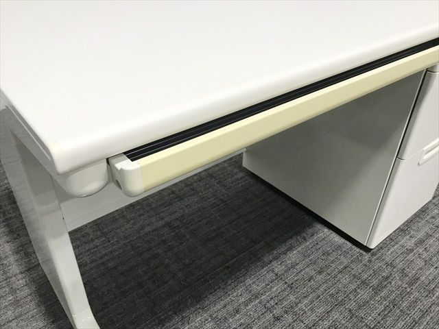 ホワイト