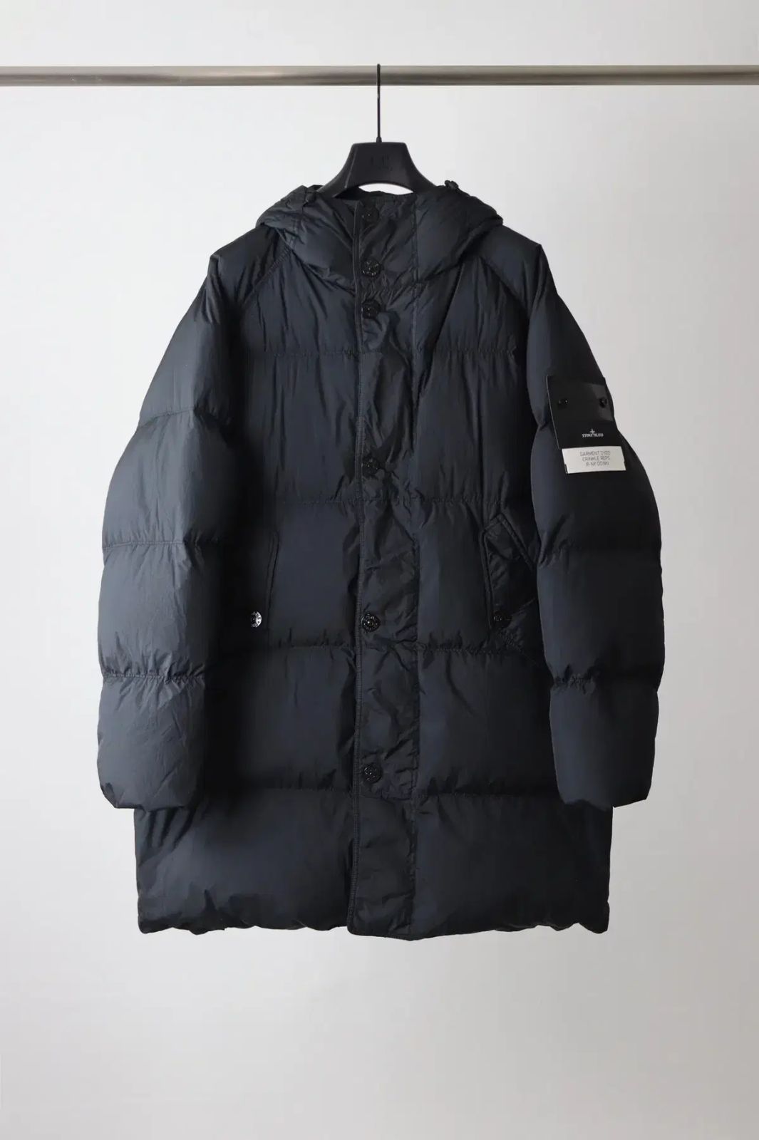 【雷市場（ポンジャン）商品韓国直送】 STONE ISLAND(ストーンアイランド) 24FW クリンクルレップス ロング丈ダウンパーカー 黒 L 新製品を販売しています