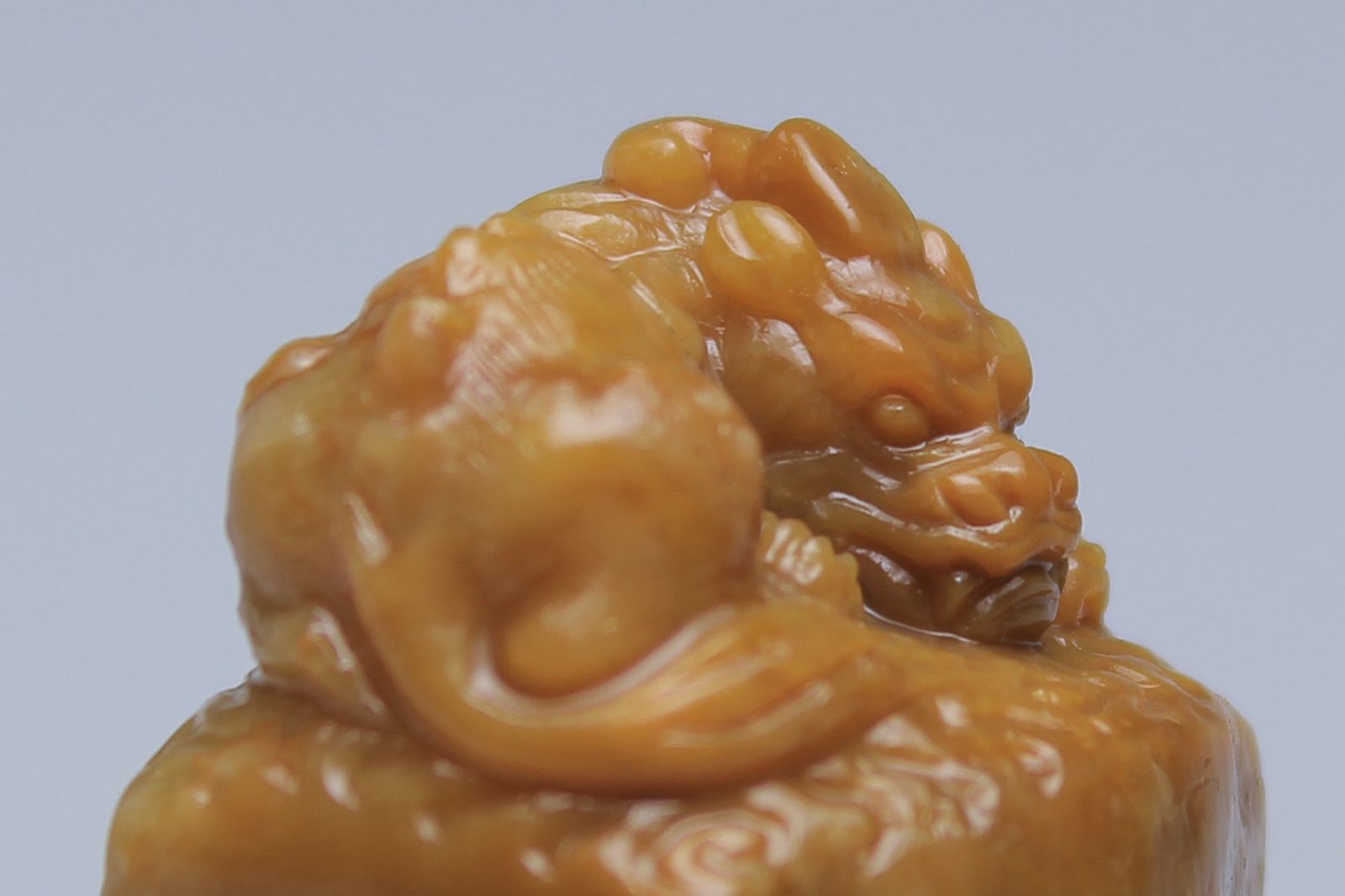 寿山石印材 中坂田黄石 高級印材 台付 印材 稀少 古獣印鈕 篆刻【正一