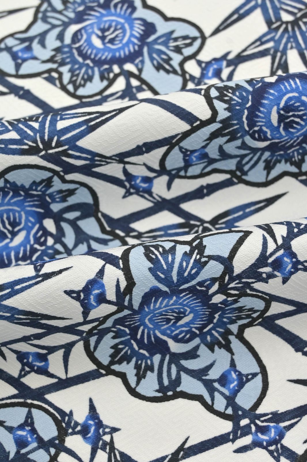 2729★反物　琉球紅型★絹100% 丹後ちりめん★ 2729☆反物 琉球紅型☆絹100% 丹後ちりめん☆ - メルカリ