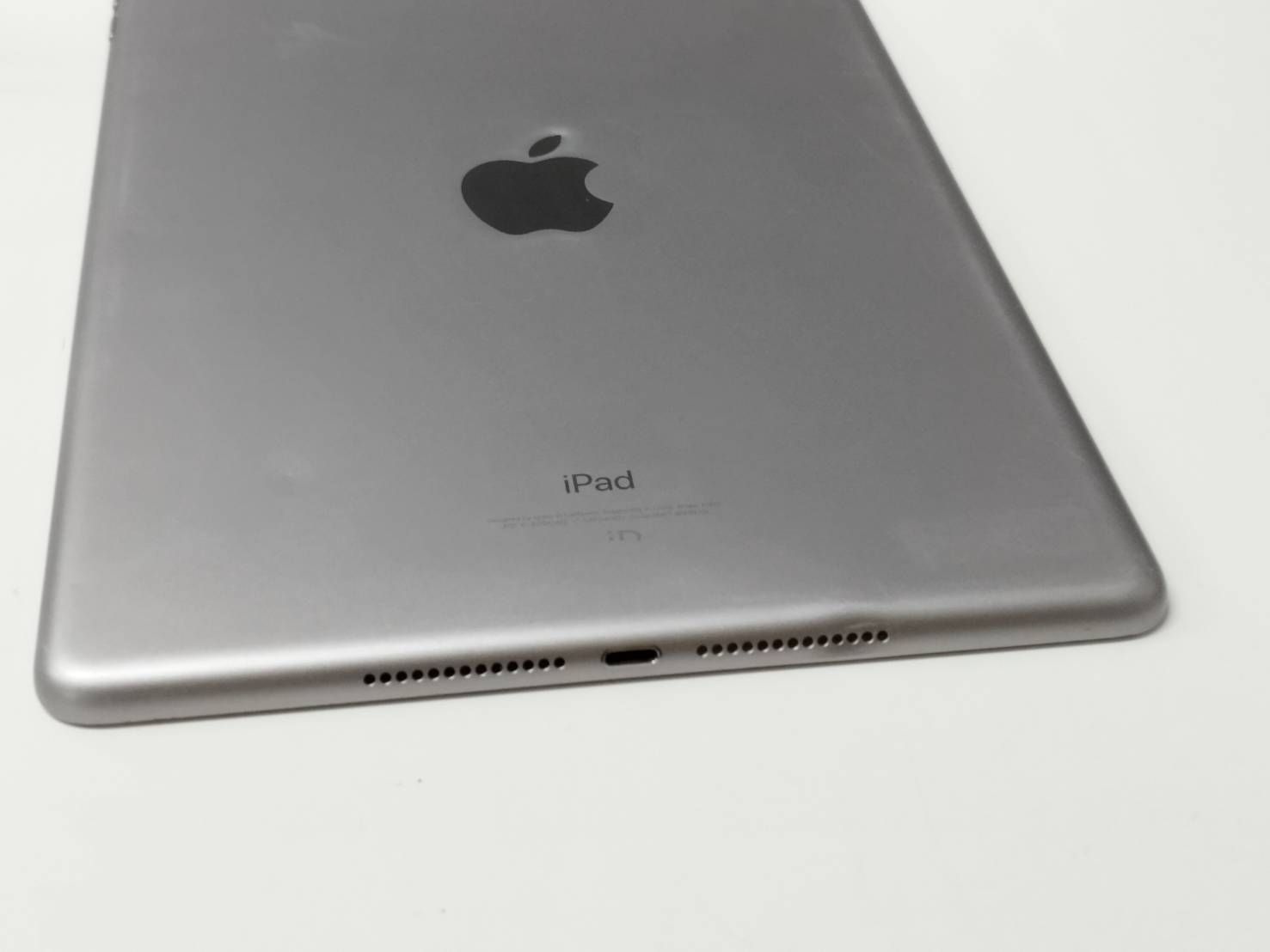 お買い得品 【Wi-Fiモデル】iPad 第5世代/A1822/128GB〈MP2H2J/A〉