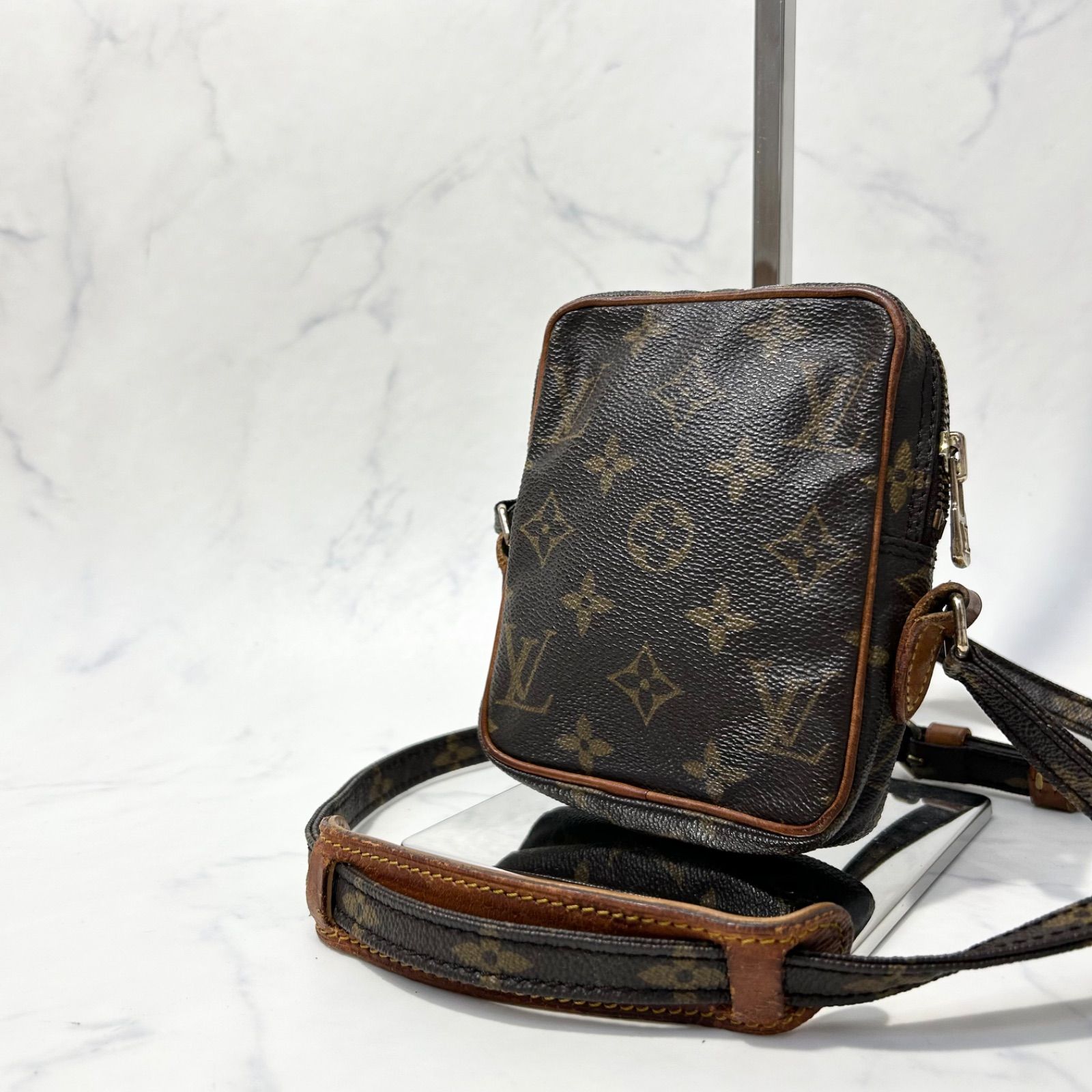 LOUIS VUITTON モノグラム ミニダヌーブ ショルダーバッグ中古品 LOUIS VUITTON - ヴィトン LV モノグラム ミニダヌーブ