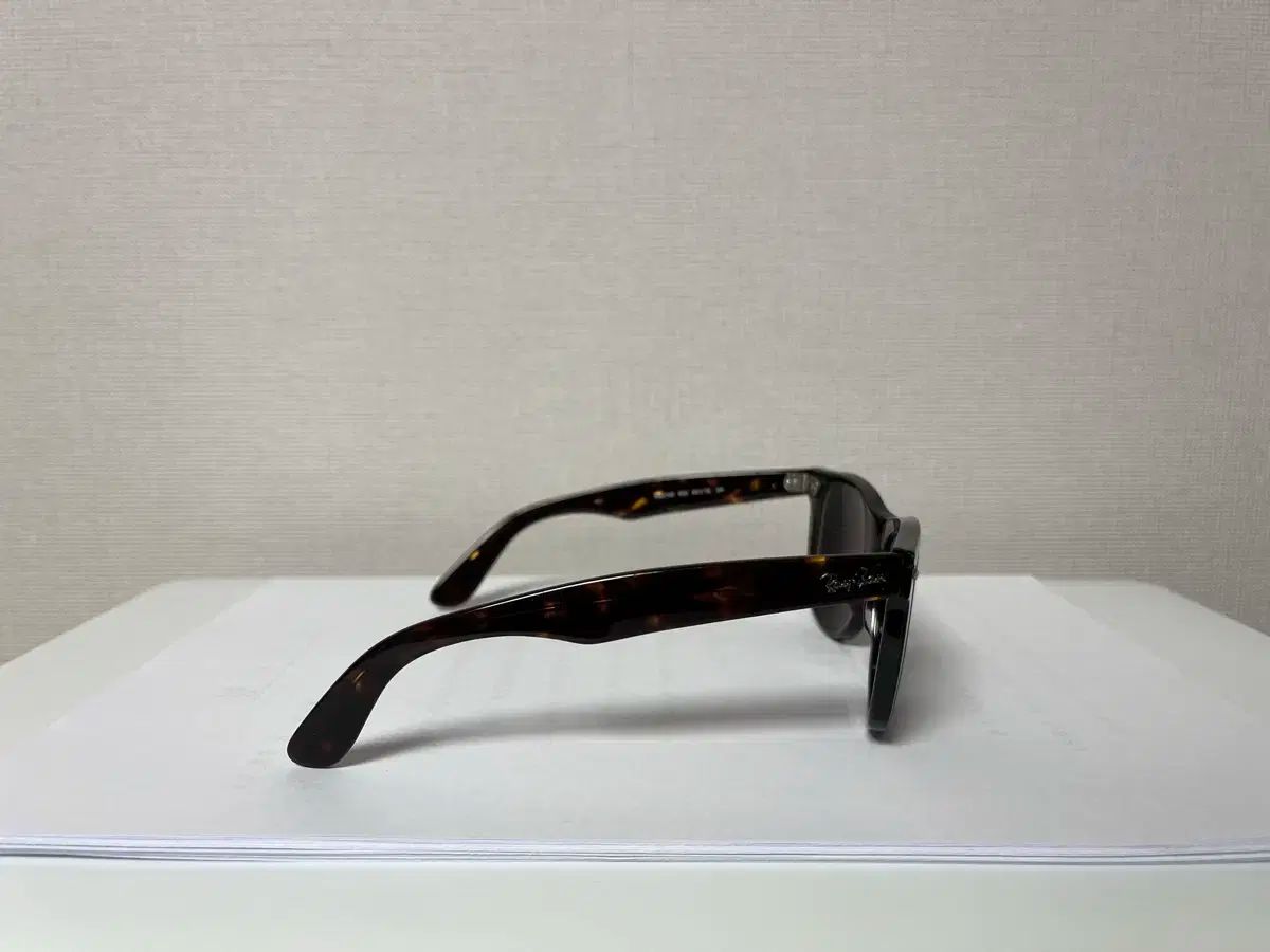 Ray-Ban