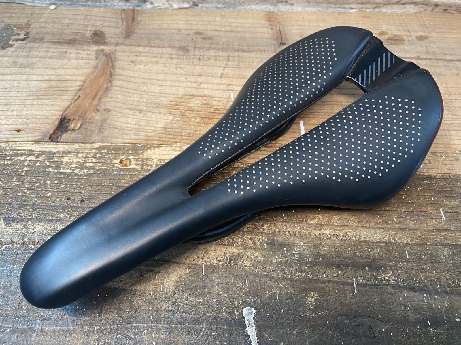 IT832 ボントレガー BONTRAGER MONTROSE PRO サドル 黒 138mm CARBONレール ※クランプ跡、クリア剥がれ