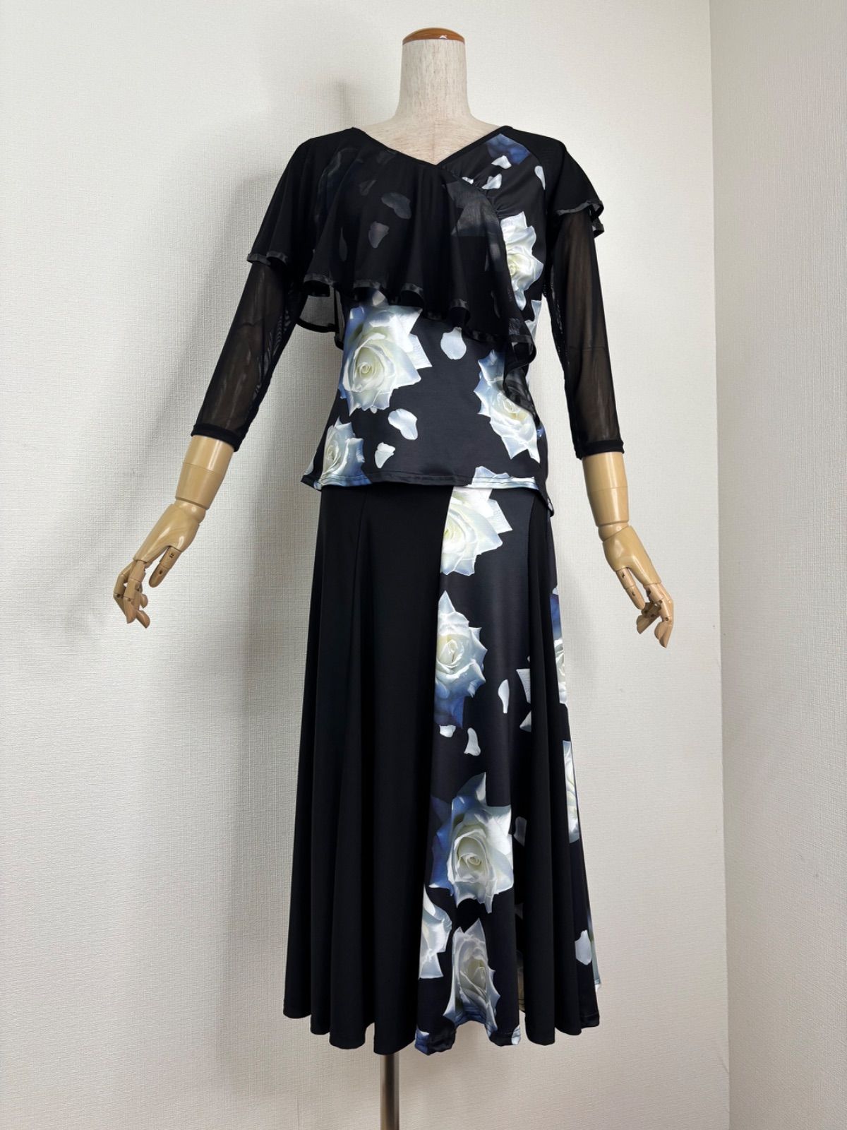 社交ダンス用黒と白のドレス　月モチーフ 社交ダンス用黒と白のドレス 月モチーフ 社交ダンス用黒と白