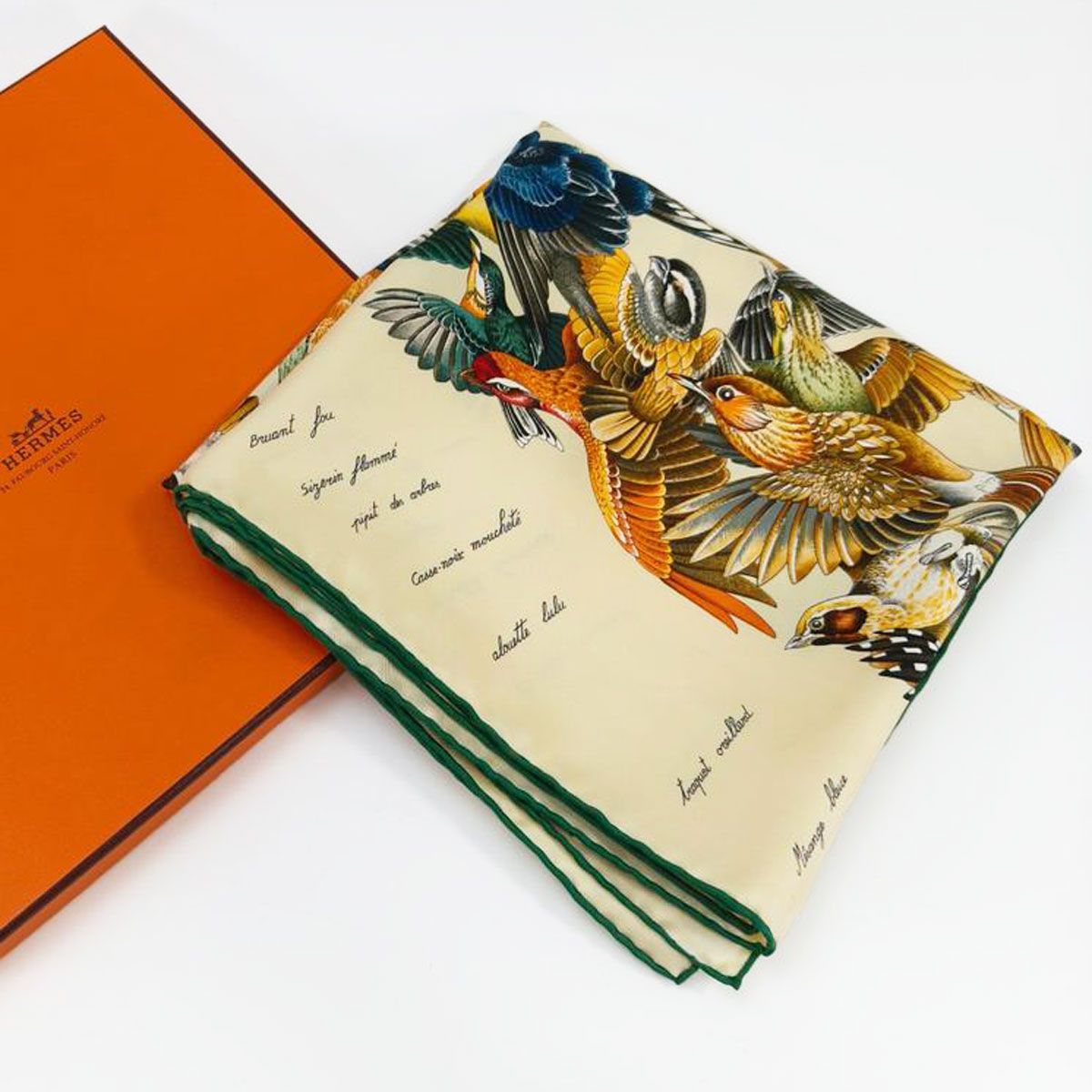 HERMES エルメス カレ90 スカーフ シルク 侵入者 L'Intrus 鳥 エルメス HERMES カレ90 侵入者 鳥 L'INTRUS シルク スカーフ