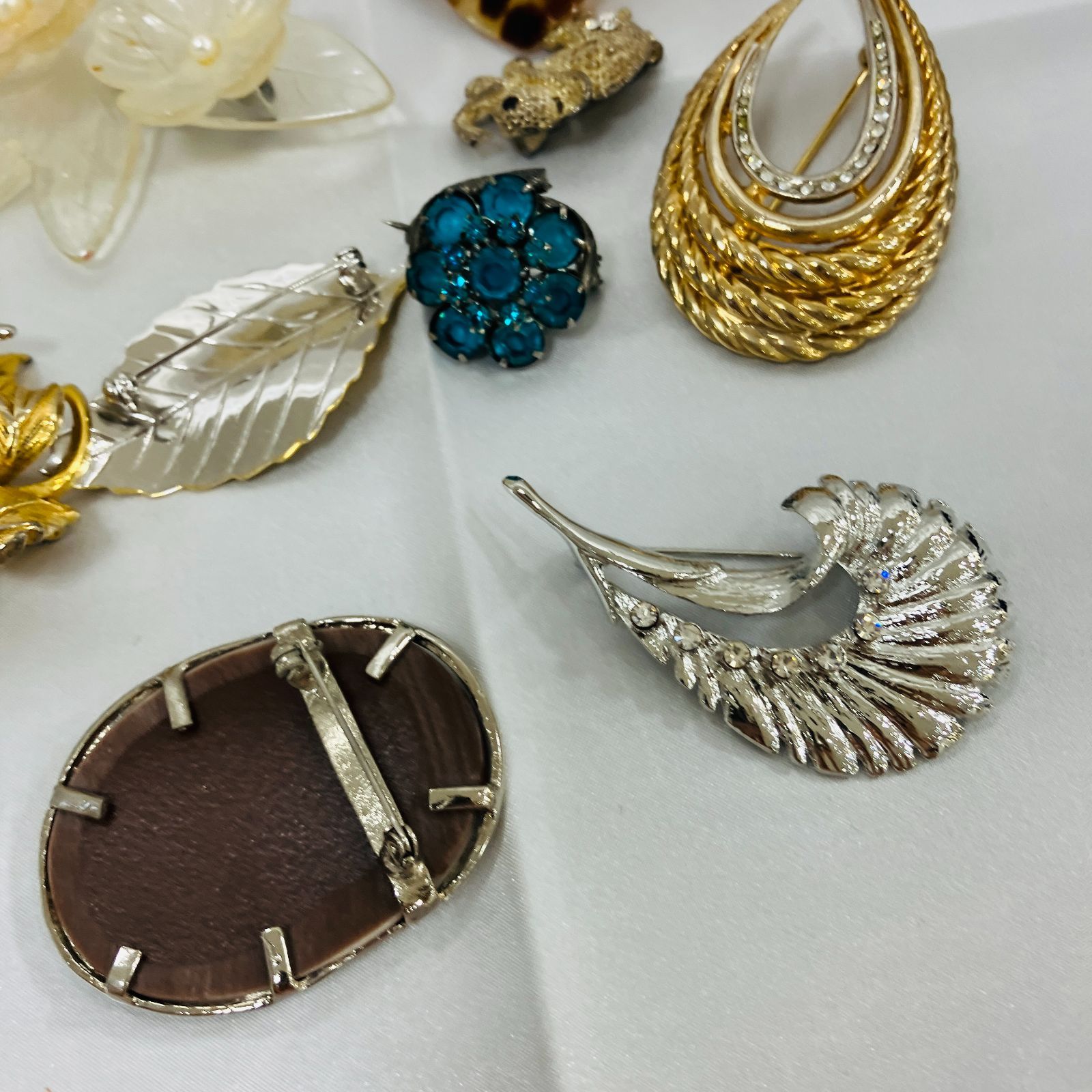 180 ブローチ コサージュ ジャンク まとめ売り アクセサリー A【まとめ売り】アクセサリー ブローチ コサージュ - メルカリ