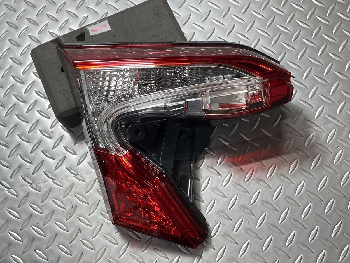 送料無料C-HR 純正 テールランプ左右 品番koito 10-104 ZYX10