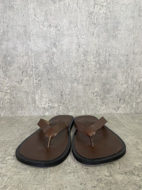 【関税込み】AURALEE ブラウン レザー トングサンダル 大人のサンダル】完売必至。上質レザーのオーラリー新作は