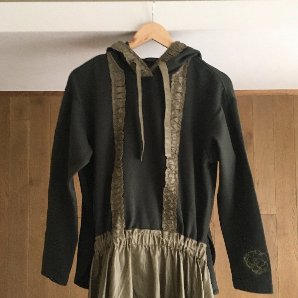 極美品 インゲボルグ(INGEBORG) フリル使いフーディワンピース 定価49,500