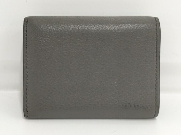 PRADA グレー 三つ折り財布 PRADA(プラダ)の人気ミニ財布10選！メンズ