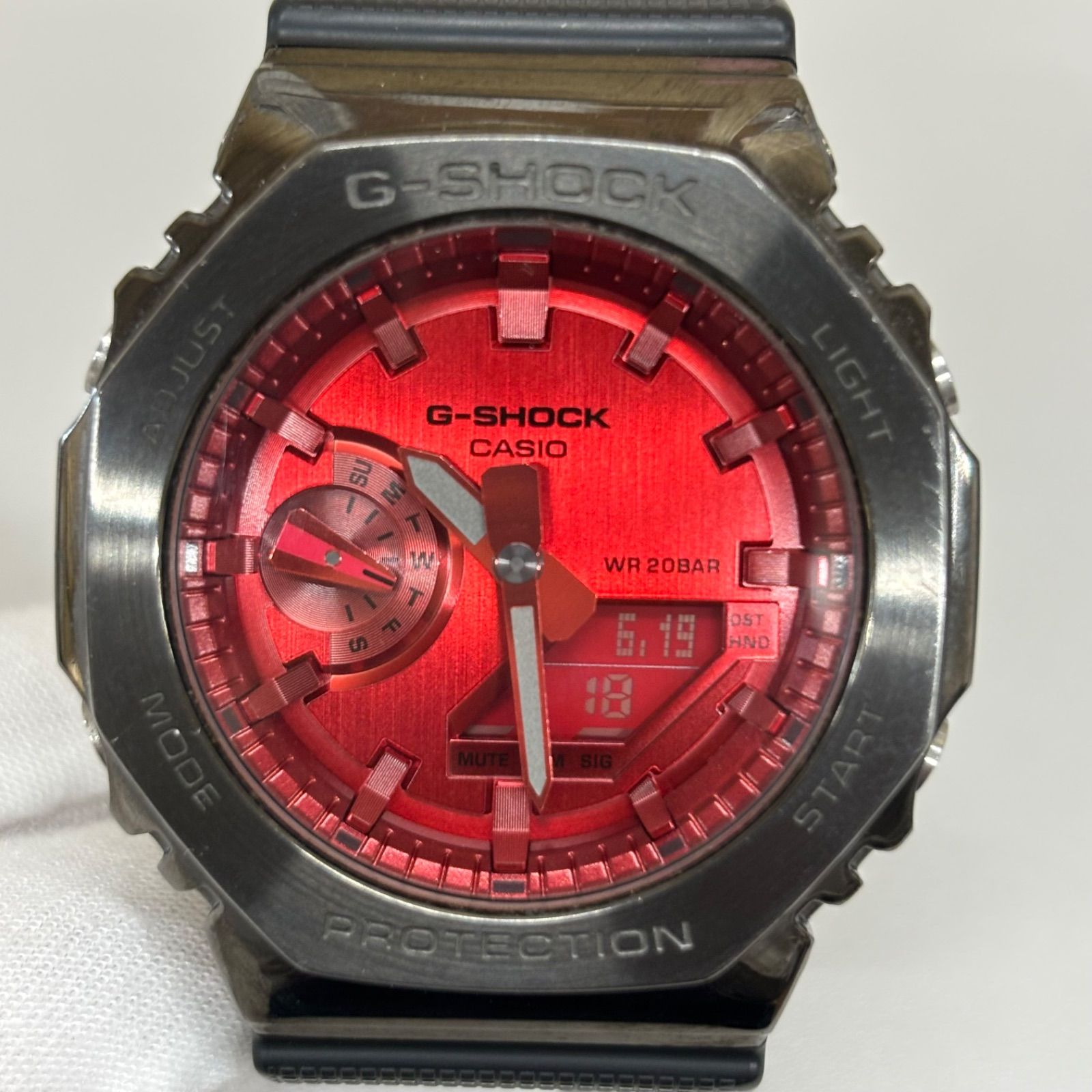 ◎ G-SHOCK ジーショック GM-2100B メタルカバード メタルベゼル LED レッドダイヤル 赤文字盤 オクタゴン カシオーク